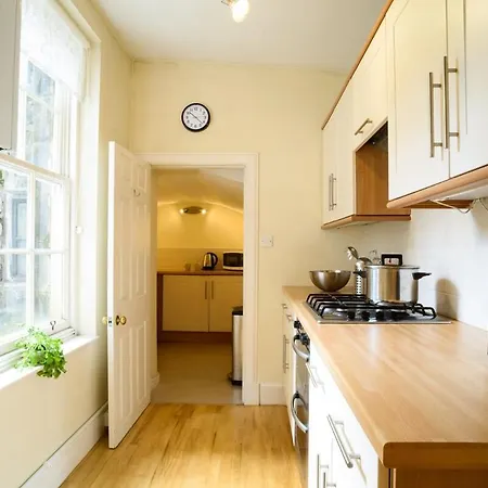 Beautiful Georgian 2 Bedroom Flat Apartamento