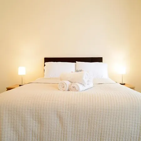 Beautiful Georgian 2 Bedroom Flat Apartment