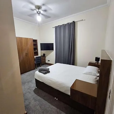 Spacious Large Double With Private Bathroom Habitación en casa particular