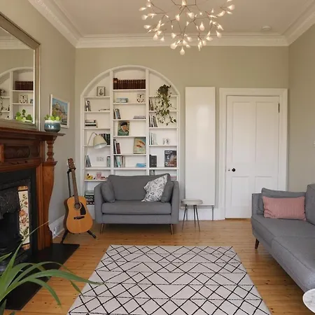 Skylight - Elegant Centre Apartment