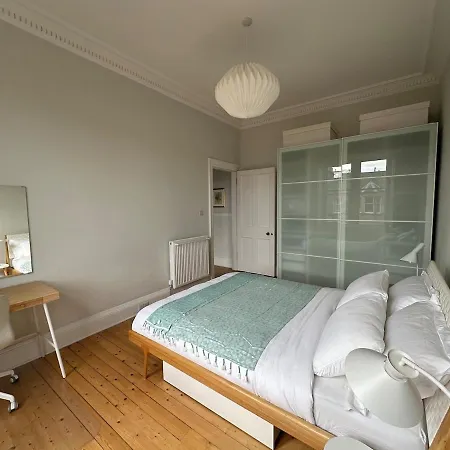 Apartment Skylight - Elegant Centre Edinburgh