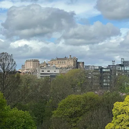 Apartment Skylight - Elegant Centre Edinburgh
