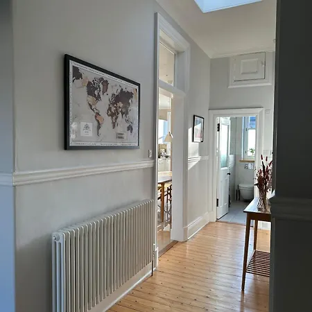 Skylight - Elegant Centre *