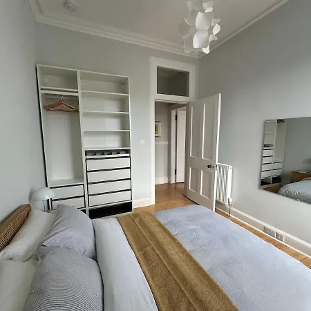 Skylight - Elegant Centre Apartment Edinburgh