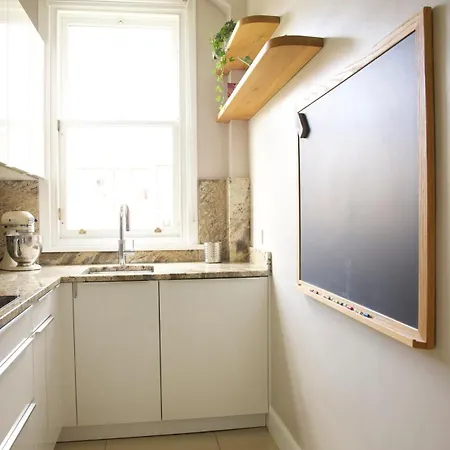 Skylight - Elegant Centre *