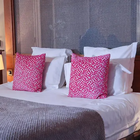 Tigerlily Hotel