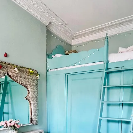 With Parking, Original Art And Antiques *