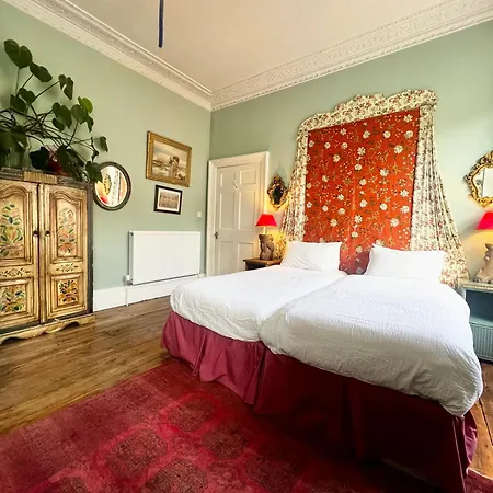 With Parking, Original Art And Antiques * Edinburgh