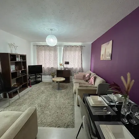 Chic 2 Bed With Free Parking- Recently Redecorated, 10 Minutes To Centre Apartmán *