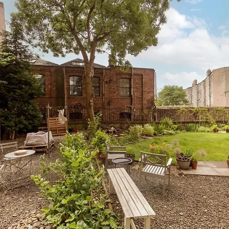 Castle Views! Stylish 2bd Flat, Sleeps 4 Apartmán