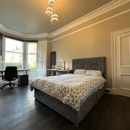 Stylish 3 Bed 2 Bath Ground Floor Main Door Flat In Marchmont Апартаменты Эдинбург