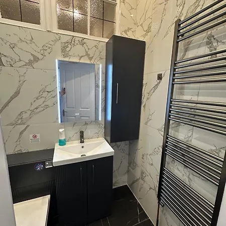 Stylish 3 Bed 2 Bath Ground Floor Main Door Flat In Marchmont Apartment *