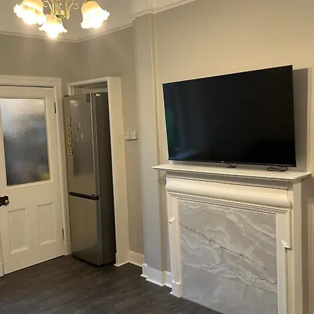 Stylish 3 Bed 2 Bath Ground Floor Main Door Flat In Marchmont Apartment *