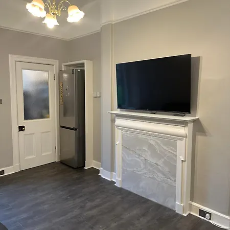 Stylish 3 Bed 2 Bath Ground Floor Main Door Flat In Marchmont * Эдинбург