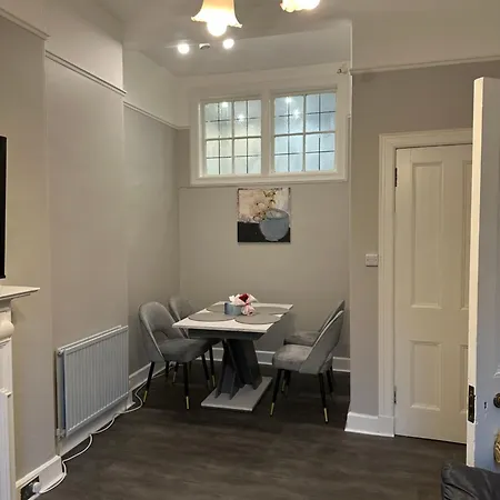 Apartment Stylish 3 Bed 2 Bath Ground Floor Main Door Flat In Marchmont *