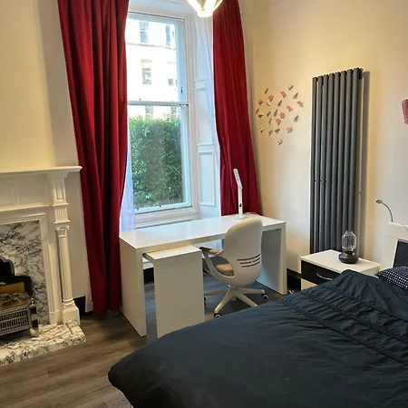 Stylish 3 Bed 2 Bath Ground Floor Main Door Flat In Marchmont *
