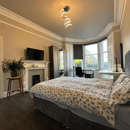 Апартаменты Stylish 3 Bed 2 Bath Ground Floor Main Door Flat In Marchmont Эдинбург