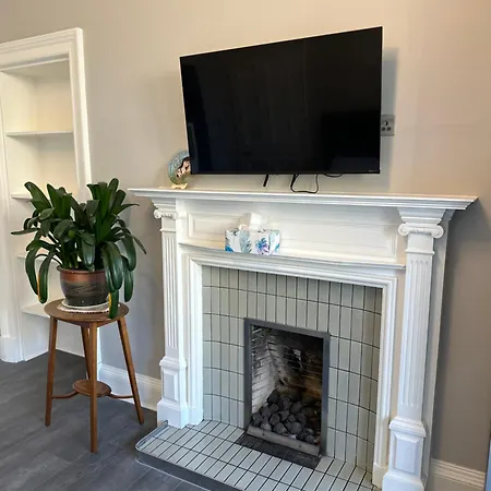 Stylish 3 Bed 2 Bath Ground Floor Main Door Flat In Marchmont * Эдинбург