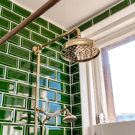 Stunning Flat, New Town, - Perfect Location *