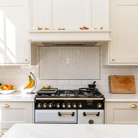 Stunning Flat, New Town, - Perfect Location *