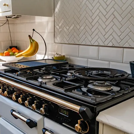 Stunning Flat, New Town, - Perfect Location *