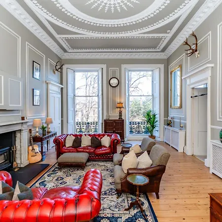 Stunning Flat, New Town, - Perfect Location *