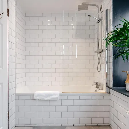 Comfortable Leith Free Parking Apartment Edinburgh