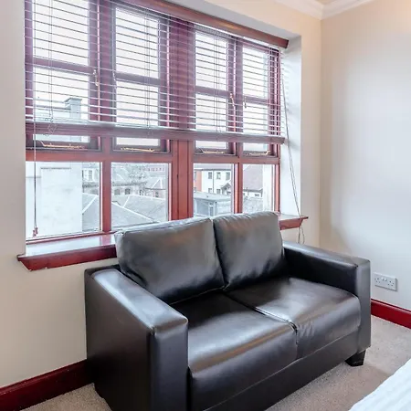 Comfortable Leith Free Parking Daire