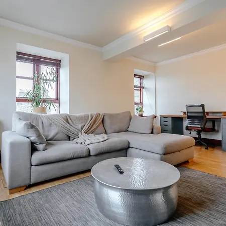 Comfortable Leith Free Parking Daire
