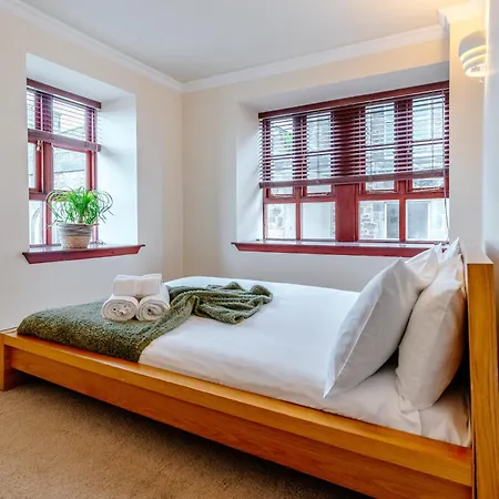 Comfortable Leith Free Parking Edinburgh