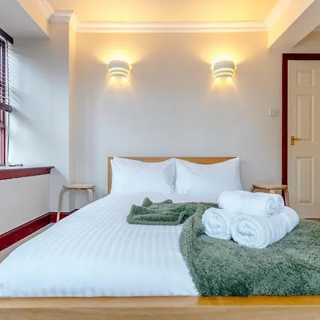 Comfortable Leith Free Parking Apartment Edinburgh