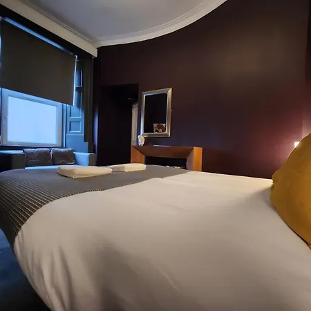 Πανσιόν Frederick Douglass - In The *