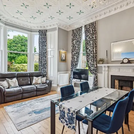 A Two Bedroom - Victorian At 8 Priestfield Road