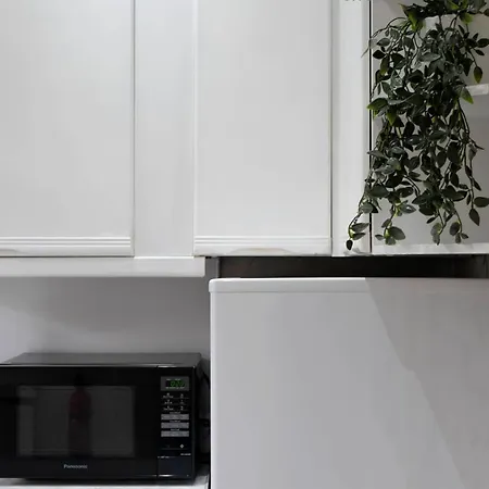 Cosy 2 Bed West End Free Parking *