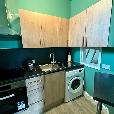 Stylish Canal-side Retreat In * Edinburg
