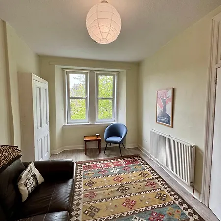 Stylish Canal-side Retreat In * Edinburg