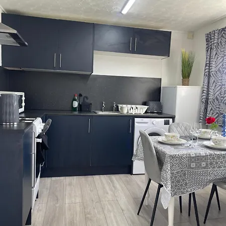 Daire Citylink Retreat With Metro Access, Free Parking, Near Airport
