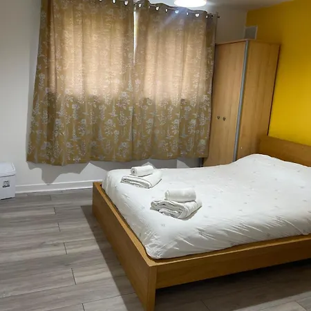 Citylink Retreat With Metro Access, Free Parking, Near Airport * Edinburgh