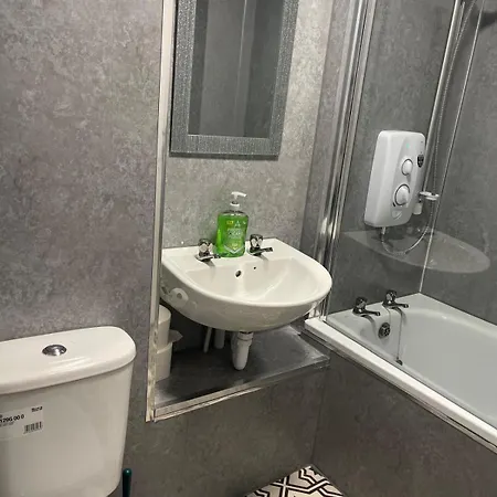 Citylink Retreat With Metro Access, Free Parking, Near Airport Edinburgh