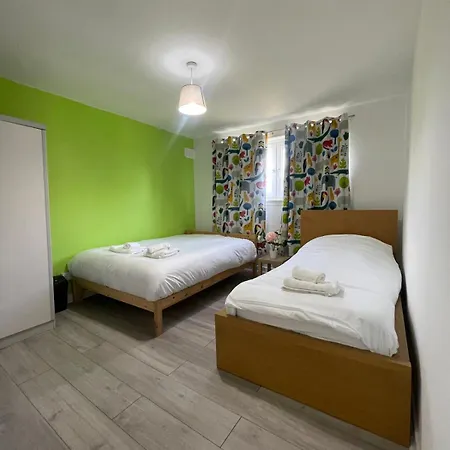 Citylink Retreat With Metro Access, Free Parking, Near Airport Edimburgo