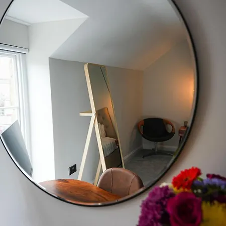 Townhouse 3 Bedroom With Garage Apartment *