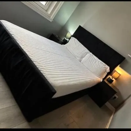 Portobello Sleep And Eat Apartment *