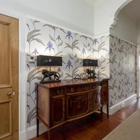 The Lauderdale Street Apartment *