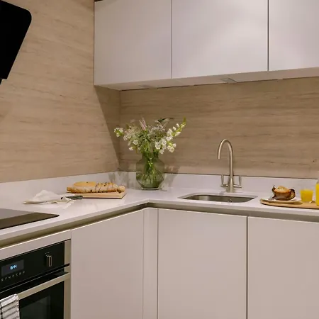 Sonder By Marriott Bonvoy Royal Garden New Town Aparthotel Edinburgh