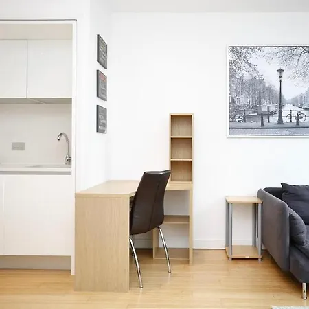 Luxury Nests - Meadows Appartement *