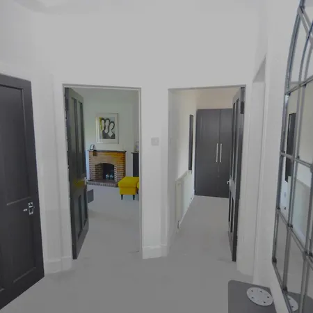 Cosy 2 Bed With Garden And Free Parking *