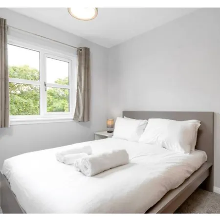 شقة 2 Bedroom With Free Parking Sleeps 4 People