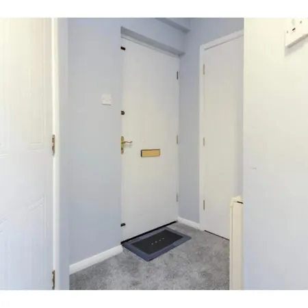 شقة 2 Bedroom With Free Parking Sleeps 4 People *