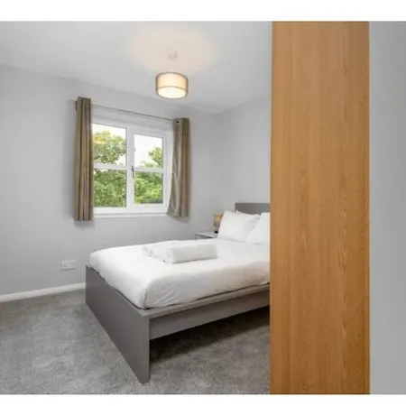 شقة 2 Bedroom With Free Parking Sleeps 4 People *