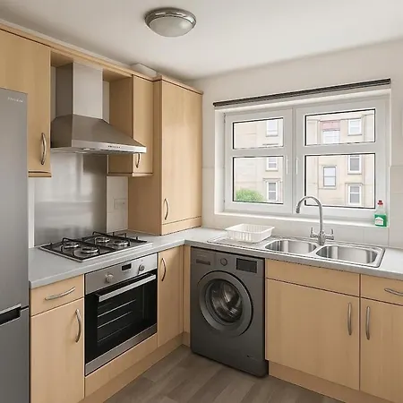 Comfy Two Bedroom Flat * Edinburgh